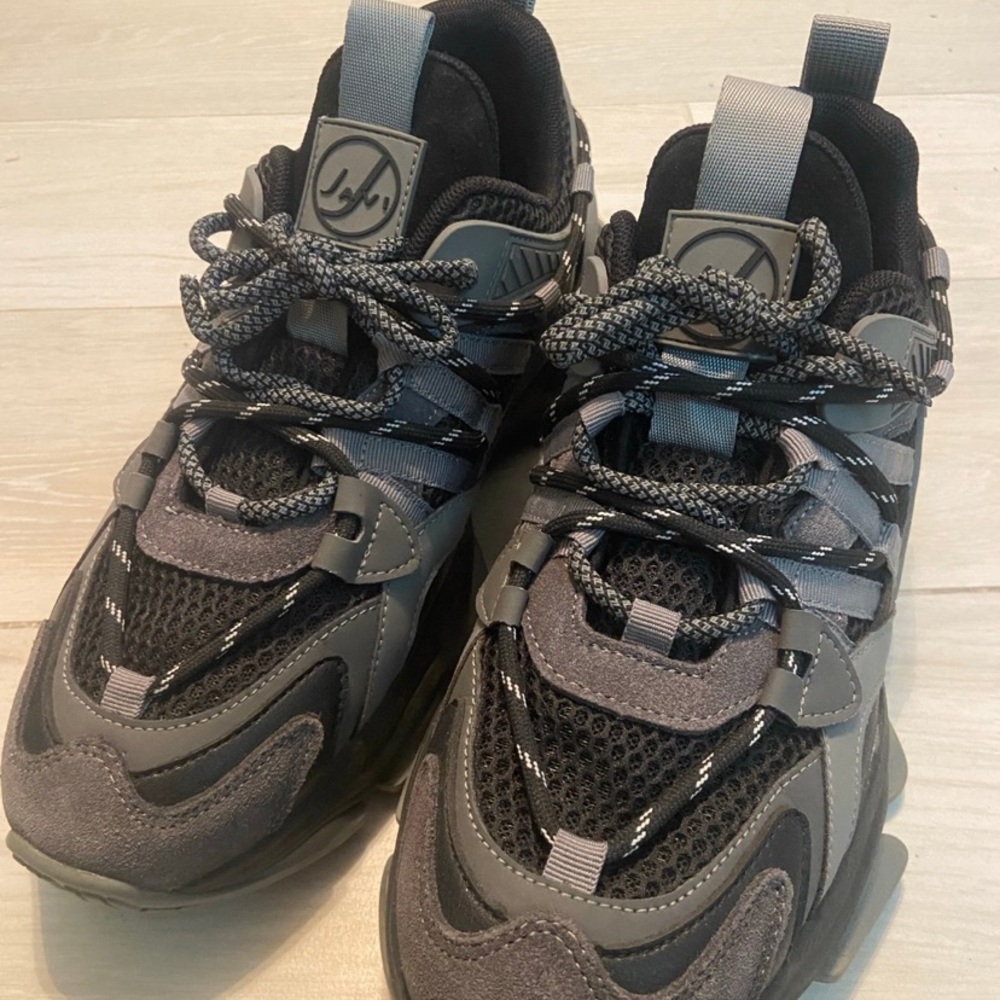 Javi Black and Grey Sneakers